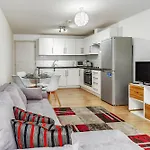 Lovelly 1 Bedroom Apartment In Gloucester Road